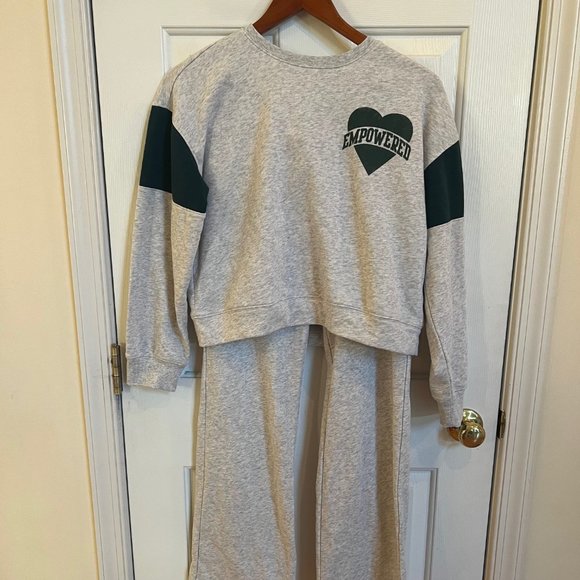 Old Navy Kids Set in Gray and Dark Green - Picture 2 of 5
